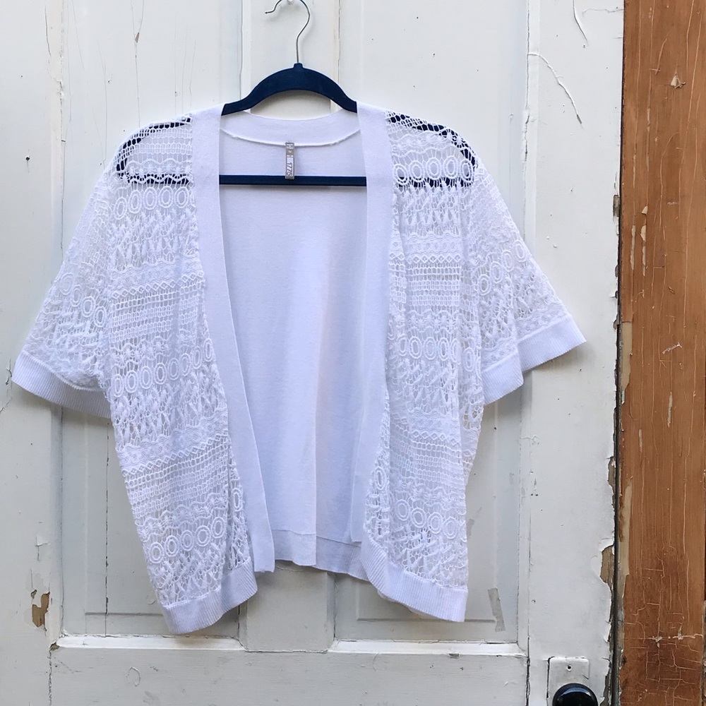 1775 white lacy shrug Size 1X